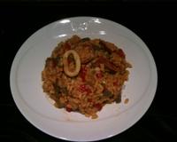 Oignon, echalotte, riz, poivrons, chorizo, calamar, bouillon cube, vin blanc