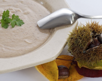 Il s'agit d'un potage de potiron et de châtaignes, agrémenté de cèpes.