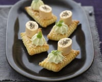 Feuilleté au sésame, chantilly wasabi et Apérivrais Saumon