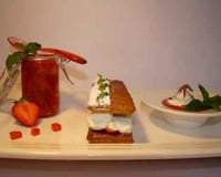 Déclinaison autour de la fraise : Gelée de fraise et tartare de fraises au basilic, Mille-Feuilles fraise mascarpone citron vert, et soupe de fraise à la menthe façon cappuccino