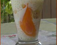 Perles du japon au lait de coco avec des morceaux de fruits