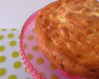 Gâteau aux pommes au beurré salé et pépites de chocolat au lait