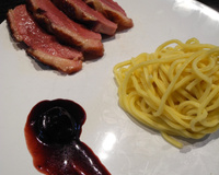 Magret de canard, sauce à la cerise