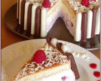 Charlotte au chocolat blanc et aux fraises