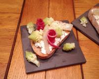 Une tartine apéritive toute en douceur, aux multiples saveurs, dont celle de l'artichaut avec le topinambour.