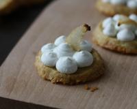 Des petits sablés au goût du roquefort pour un apéro festif.