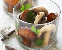 Les aubergines et les champignons de Paris ont la spécificité de s'imprégner très facilement d'autres parfums. Cuits ensemble dans un bouillon aromatique puis mixés,…