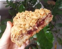 Gâteau Italien, le sbriciolata est fait avec une sorte de pâte crumble garni de la confiture de votre choix, ou même de pâte à tartiner,…