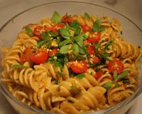 Une recette de pâtes aux tomates et au pesto de pistache, adoptée à la maison ! Recette issue de mon blog : ogourmandiz.over-blog.com
