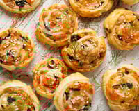 Il suffit de plier la pâte ! Cette recette simple et rapide de feuilletés va vous sauver pour l’apéritif de Noël