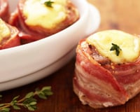 Petits roulés de filet de porc et lard fumé