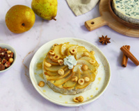 Fourme-dessert aux poires caramélisées au miel et noisettes