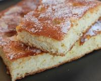 C'est une pâte briochée aplatie cuite sur une plaque de cuisson, arrosée d'eau de fleur d'oranger et saupoudrée de sucre qui, une fois cuite,…