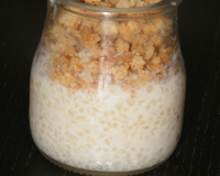 Un délicieux crumble aux 4 épices, du tapioca fondant au goût subtil de coco. Un pur délice.