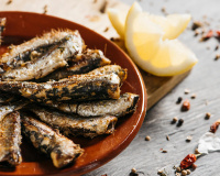 Comment recevoir avec moins de 5 € ? Nos 3 recettes à base de sardines en boite pour l'apéritif !