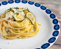 Ni bolognaise, ni carbonara : cette recette italienne de spaghetti alla Nerano à base de courgettes est idéale pour prolonger l’été