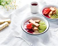 Le porridge est un petit-déjeuner consistant et équilibré, idéal pour tenir jusqu’à midi.