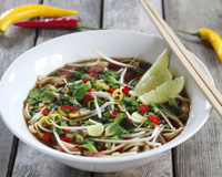 Vous n’avez pas encore testé le Pho ? Cette soupe vietnamienne épicée est LA recette idéale pour affronter les jours de froid !