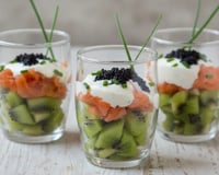 Verrines kiwis et saumon fumé, fromage frais à la ciboulette