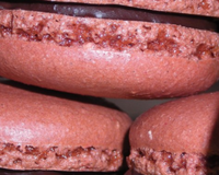 L'association poivre et chocolat est un ravissement pour les papilles.Pour cette ganache, j'ai utilisé un chocolat noir à 64% de cacao et du poivre de Voatsiperifery.