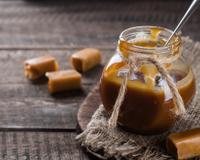Voici une recette de sauce parfait pour les gourmands. On aime la servir avec des crêpes, gaufres, génoises et bien d’autres desserts.