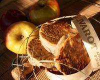 De la farine de blé noir ou sarrasin, de la crème, du beurre salé, du cidre, des pommes, du Livarot... Tous les ingrédients A.O.C. de Normandie sont réunis pour des galettes…