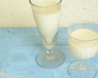 Le blanc-manger est un dessert très ancien qui remonte au Moyen-Age. Un dessert super facile à faire. Le plus dur est d'attendre pour le déguster bien frais.