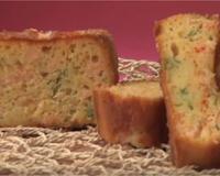 Un classique en matière de cakes salés, le cake au saumon... Agrémenté de citron et d'aneth, c'est un régal ! Le cake au saumon est un classique en matière de cake et…