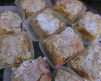 C'est un gâteaux moelleux et léger à la confiture d'abricot et à la crème d'amande