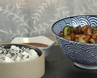 Petits poulpes rôtis à la sauce pimentée et légumes sautés