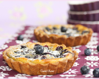 Ces tartelettes à base de pâte sablée, d'un appareil à clafoutis et d'éclats de pistache sont trop délicieuses !