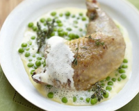 Cuisse de pintade et petits pois au jus de thym mousseux