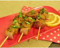 Je ne sais pas si ça vous fait le même effet, mais pour moi les brochettes sont synonymes de beaux jours, de barbecues, de repas en famille en extérieur...…