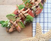 Revisiter une salade fraîche que j'adore (avocat-crevettes-pamplemousse & sauce cocktail) en tartine.