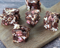 Rocky road pop corn