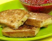 Du délicieux pain perdu pour un bon petit déjeuner.