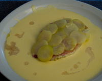 Rougets de roche aux écailles parmentières en sauce safranée à l'ail du Languedoc