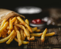 Comment faire des frites croustillantes comme à la friterie ? Cette petite astuce change tout