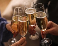 Pour les fêtes, un expert recommande cette alternative au champagne : moins chère et tout aussi bonne