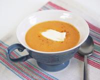 Une délicieuse de melon pour une entrée tout en fraîcheur. Le fromage frais St Môret apporte de la douceur à cette soupe.Une recette proposée par Marie du blog 'Paris…