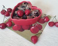 Un délicieux et crémeux clafoutis aux cerises ! Ce fruit tant attendu et tant aimé par grands et petits !
