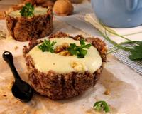 Une mousse de roquefort à servir dans un écrin de noix comestible.