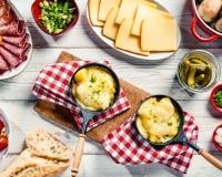 Raclette, tartiflette, croziflette : voici quelques idées de salades pour accompagner ces plats copieux !