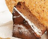 Délicieux gâteau et son accompagnement à déguster toute la journée...