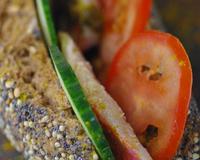 Baguettes "maison", curry vert, filets rougets et quelques crudités...un délice pour un sandwich chic!