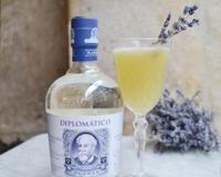 Élaboré à partir du rhum blanc Diplomático Planas, ce cocktail au délicat goût de lavande étonnera tous ceux qui le dégusteront…