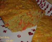 Cake salé, il comporte des carottes râpées et des allumettes de lardons fumés et est agréablement parfumé avec le lait de coco et les épices à colombo qui se marient…