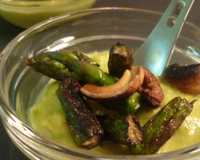 Verrines mousse d'asperges vertes, asperges croquantes et noix de cajou