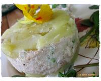 Une entrée ou plat tres fraiche a base de pommes de terre et de thon mousseux grace au succulent fromage fouetté