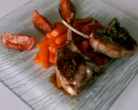 Côte d'agneau sauce au romarin, carottes glacées à l'orange et tomate confite.